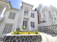 Villa Blessing Hills Hotels in Batulawang