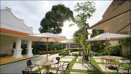 Colonial House Отели в г. Harjamukti