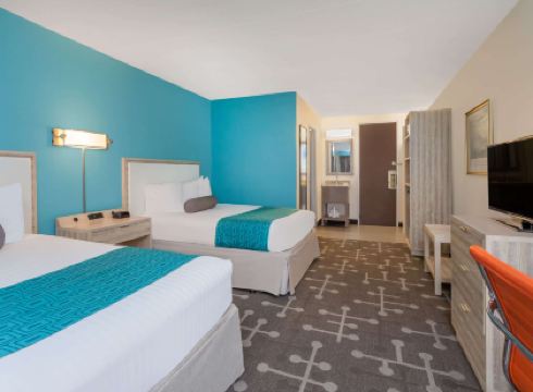 Howard Johnson by Wyndham Mystic