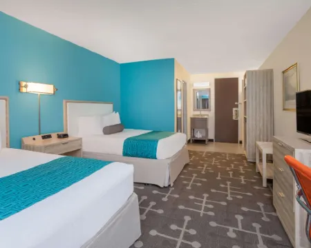 Howard Johnson by Wyndham Mystic Hotels in Stonington