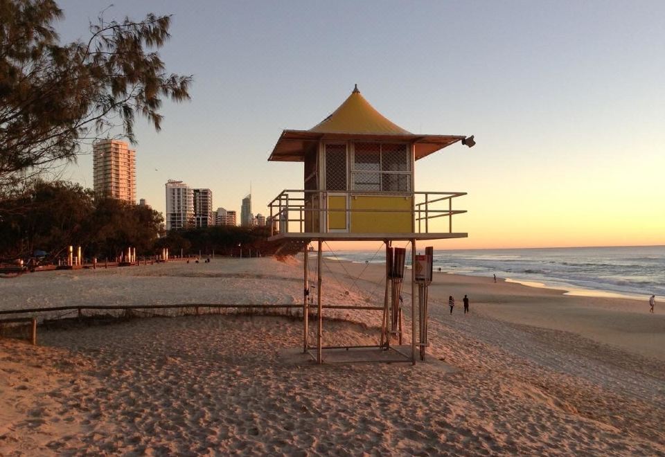 Broadbeach Holiday Apartments - Housity