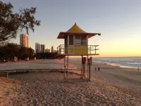 Broadbeach Holiday Apartments - de playa