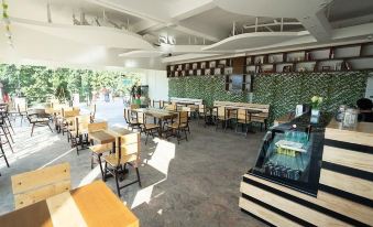 Lohas Airport Hotel - Housity