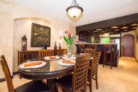 Luxury Beachfront Unit in Flamingo Right in Front of the Waves