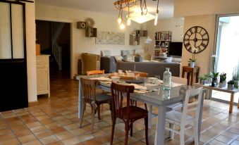 Ailes et Iles - Housity