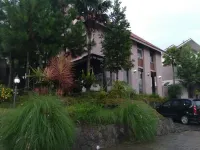 Alana Family 2 Bedroom Syariah Hotels in Samarang