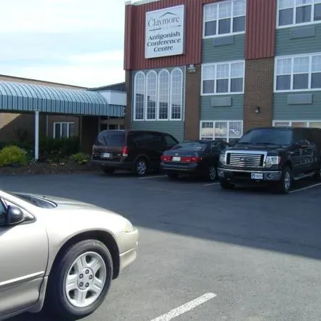 Claymore Inn and Suites