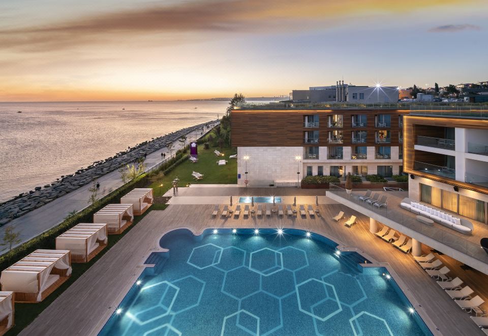 Crowne Plaza Florya Istanbul 수영장