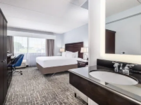 Crowne Plaza Milwaukee Airport by IHG