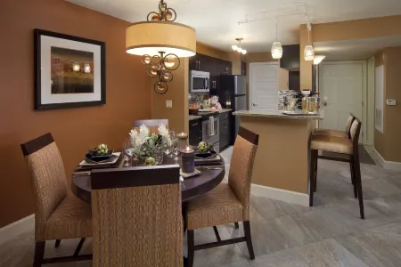 Holiday Inn Club Vacations at Desert Club Resort Отели рядом с достопримечательностью «Counts Kustoms»