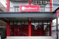 RedDoorz near Alun Alun Magelang 2 Hotel dekat Stadion dr. H. Moch. Soebroto Kota Magelang
