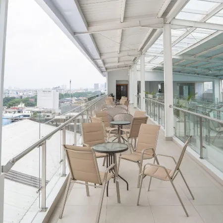 Grand G7 Hotel Pasar Baru Отели рядом с достопримечательностью «Централна джамия на Мънтенг»