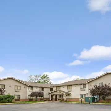 Super 8 by Wyndham Mentor/Cleveland Area