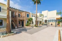 Dionysos Apartments & Studios