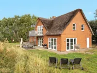 "Henrike" - 3.3km from the Sea