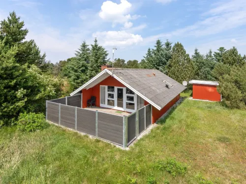 "Egbert" - 900m from the Sea - 3-Star