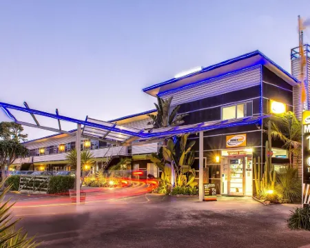 151 on London Motel & Conference Centre Hotels in Whanganui