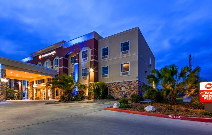 Best Western Plus Kenedy Inn