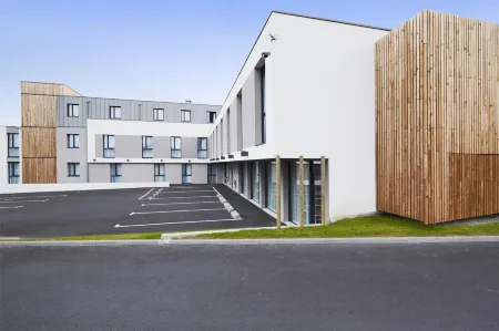 Kyriad Prestige Saint Malo Отели рядом с достопримечательностью «Большой аквариум Сен-Мало»