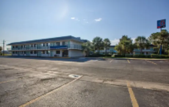Motel 6 Valdosta, GA - University Hotels in 