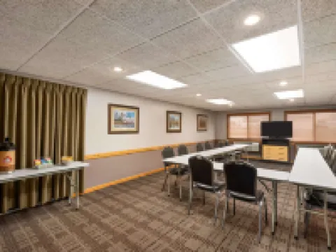 AmericInn by Wyndham Detroit Lakes Hotels in Becker County