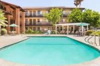 Days Inn by Wyndham San Jose Airport - Swimmingpools