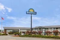 Days Inn by Wyndham Auburn Hotels in Auburn