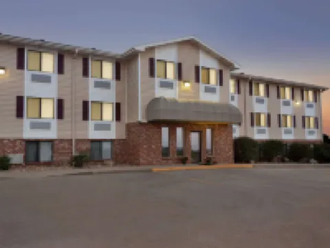 Travelodge by Wyndham Jefferson City Hotels in Cole County