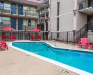 Econo Lodge - Pools