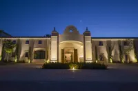 La Dehesa de Don Pedro Hotels near Hide el venero de los rabilargos