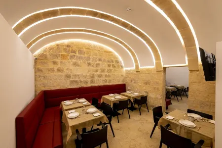 The Capital Boutique Hotel Отели рядом с достопримечательностью «Каса-Рокка-Пиккола»