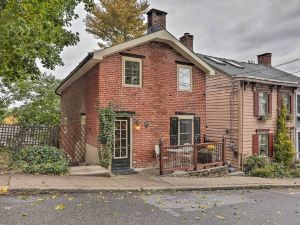 Historic Home in Lambertville Walk to Bridge