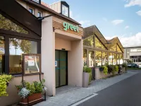 Greet Hotel Colmar Отели в г. Бьешем