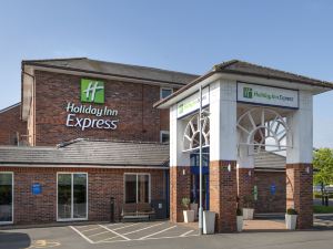 Holiday Inn Express 利奇菲爾德