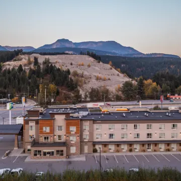 Holiday Inn Express GOLDEN-KICKING HORSE by IHG Hotels near Kicking Horse Mountain Resort