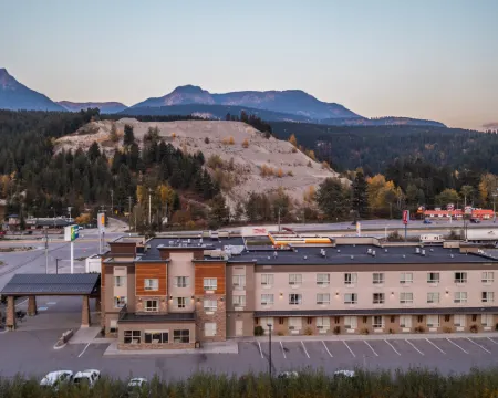 Holiday Inn Express GOLDEN-KICKING HORSE by IHG Hotels in Golden