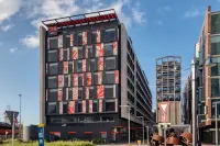 Radisson Red Hotel V and A Waterfront Cape Town Hotel dekat Vandiar's Indian Cuisine
