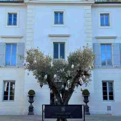 Le Saint-Rémy Hotel Exterior