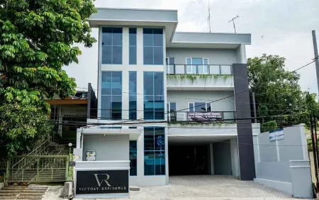 Vidtory Hotel Semarang Отели рядом с достопримечательностью «Tugu Muda»