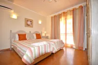 Spacious Retreat with Prime Location, Private Pool, Snooker, Free AC & Wifi - プライペートプール
