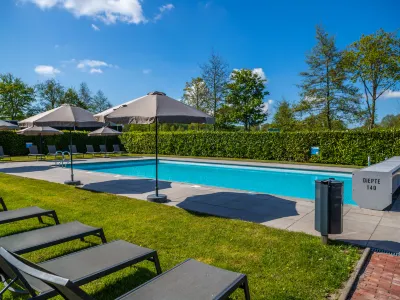 Exclusif 6 Hotel dekat Kinderboerderij Velserbeek