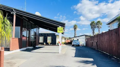 18th Avenue Thermal Motel Hotels near Bethlehem Baptist Church