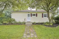 Utica Vacation Home ~ 12 Mi to Denison University!