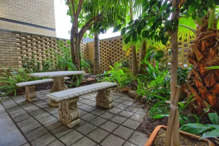 Modern North Adelaide 2 Bedroom w/Wifi + Parking Отели рядом с достопримечательностью «Light's Vision»