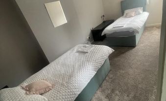 Sleeps 14 Cardiff City Centre