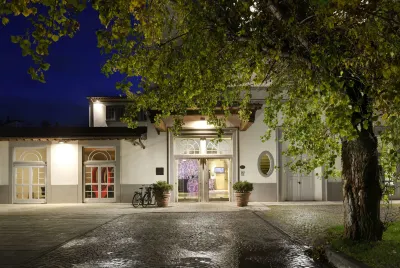 UNA HOTELS Vittoria Firenze Hotels near Zara