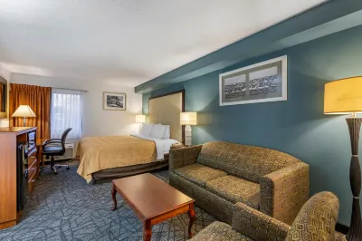 Quality Inn Austintown-Youngstown West Отели рядом с достопримечательностью «Strock Stone House»