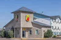 Super 8 by Wyndham Medicine Hat AB Отели рядом с достопримечательностью «Колледж Медисин-Хат»