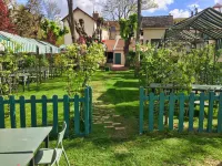 Le Fruit Defendu Hotels in Bougival