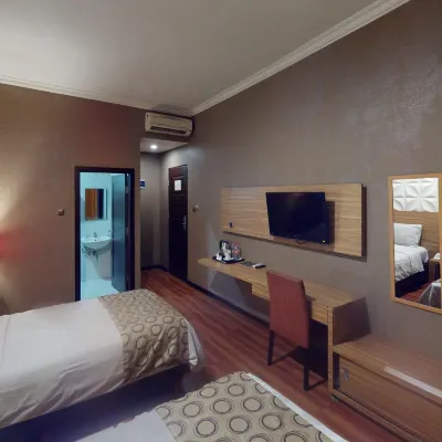 Fontana Hotel Jakarta Hotels near Universitas Budi Luhur